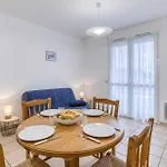 1 Bedroom Lovely In * רויאן